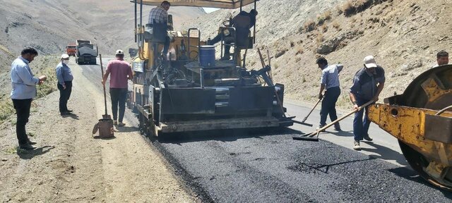 محرومیت زدایی منطقه الند خوی با آسفالت راه هایی روستایی