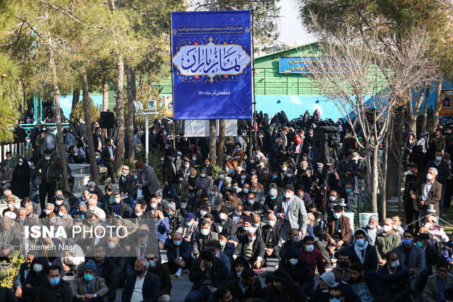 اقامه نماز باران در گلستان شهدای اصفهان