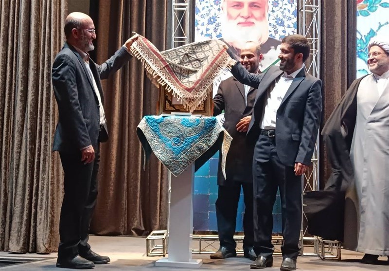 رونمایی از کتاب زندگی‌نامه معلمی که رهبر انقلاب خواستار نگارش آن شدند/ مرحوم "دوست‌محمدی" که بود؟ + صوت
