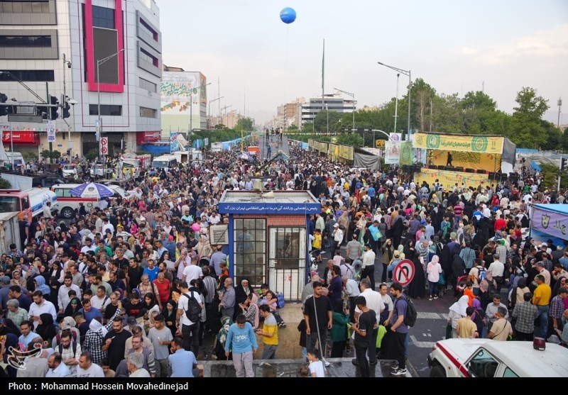 استقبال تهرانی ها از مهمانی ده کیلومتری غدیر