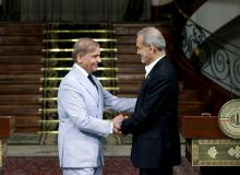 استقبال شهباز شریف از پزشکیان در اسلام‌آباد