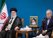 دیدار پزشکیان با امام خامنه‌ای پیش از عزیمت به نیویورک