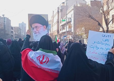 تجمع انقلابی مردم تهران در محکومیت اقدامات تروریستی اغتشاشگران